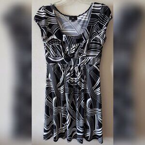 iZ Byer Fit Flare Dress Size L Black-White Geometric Pattern Round Neck